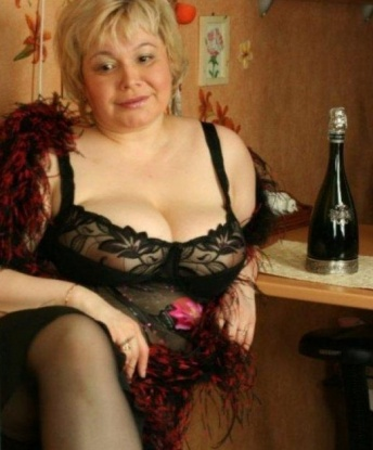 Живу в Москве и готова порадовать тебя своими услугами. 💋 В моих возможностях все, что ты мог себе представить: от нежных ласк и массажа до страстного и безудержного экстаза. 🌹 Мои фото говорят сами за себя - я сочетаю красоту и страсть в одном лице. 😍 У меня есть множество положительных отзывов, которые подтверждают мою профессиональность и уровень сервиса. Со мной ты окунешься в мир наслаждения и удовольствия. Не упусти свой шанс на незабываемое свидание со мной. Обещаю, не пожалеешь! 💕 Зоя